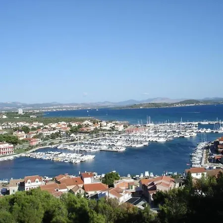 Mit Balkon In Guter Lage By Interhome Lägenhet Tribalj