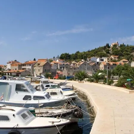 Mit Balkon In Guter Lage By Interhome Tribalj