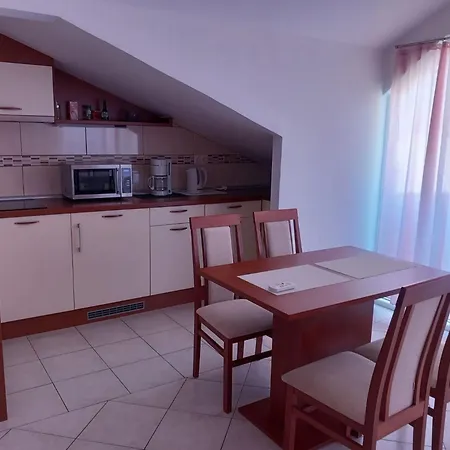 Mit Balkon In Guter Lage By Interhome