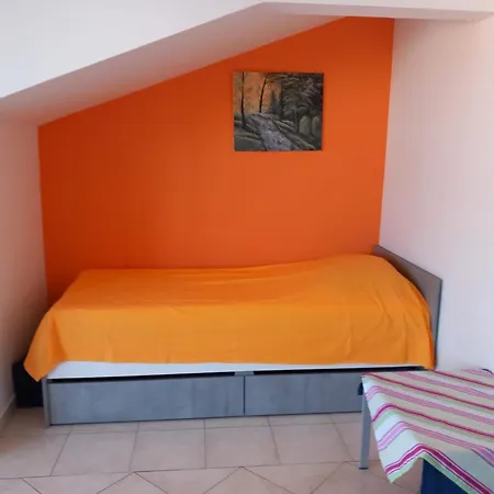 Mit Balkon In Guter Lage By Interhome Apartament Tribalj