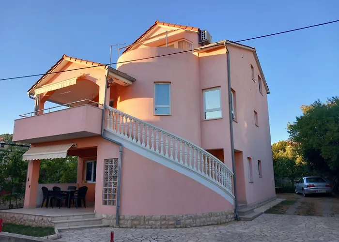 Mit Balkon In Guter Lage By Interhome Tribalj