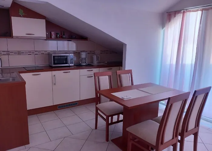 Mit Balkon In Guter Lage By Interhome