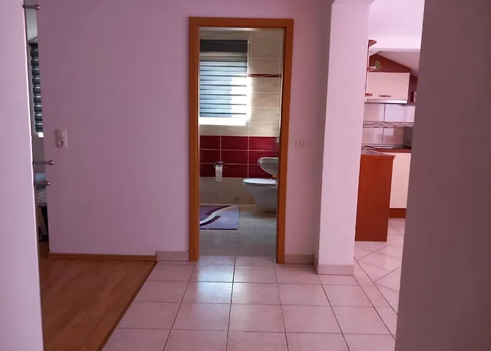 Mit Balkon In Guter Lage By Interhome * Tribalj