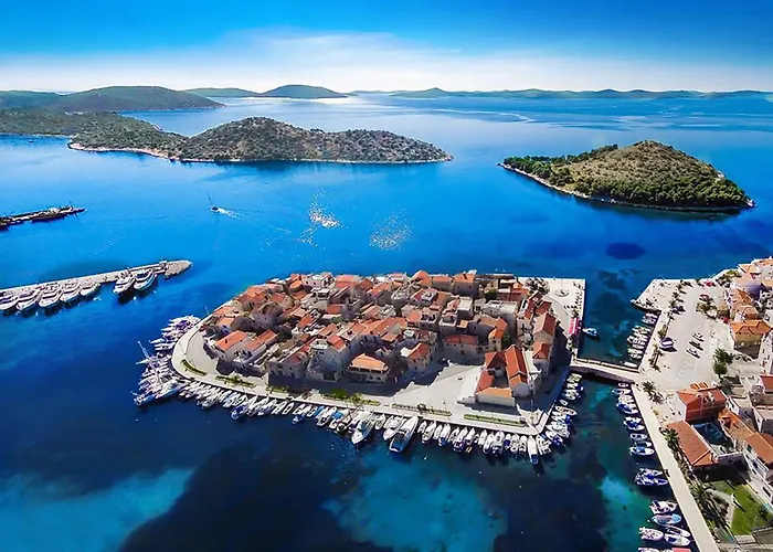 Mit Balkon In Guter Lage By Interhome Tribalj